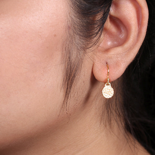 IMAGE_MANQUANTE_Boucle d'oreille en laiton doré, pastille martelée