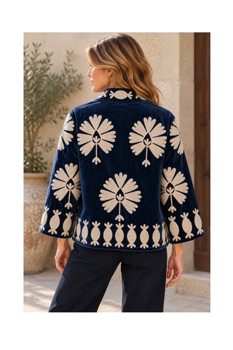 Veste courte en velours bleu foncé avec broderies suzani beiges - Taille unique