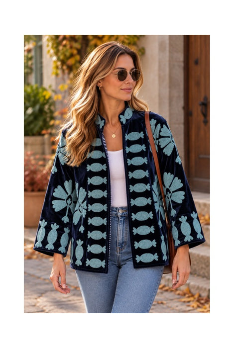 Jacke kurz Samt dunkelblau mit Suzani Stickereien hellblau - One Size