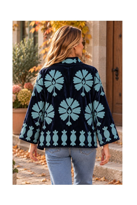 Jacke kurz Samt dunkelblau mit Suzani Stickereien hellblau - One Size
