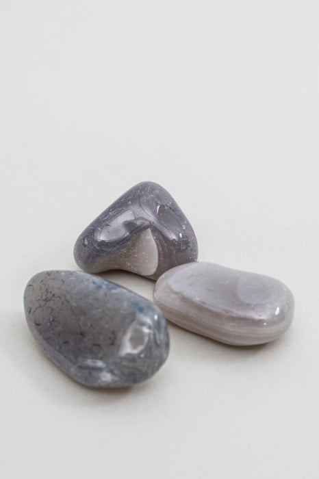 Tumbled stone grey agate