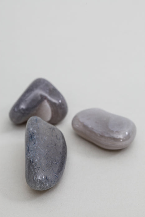 Tumbled stone grey agate