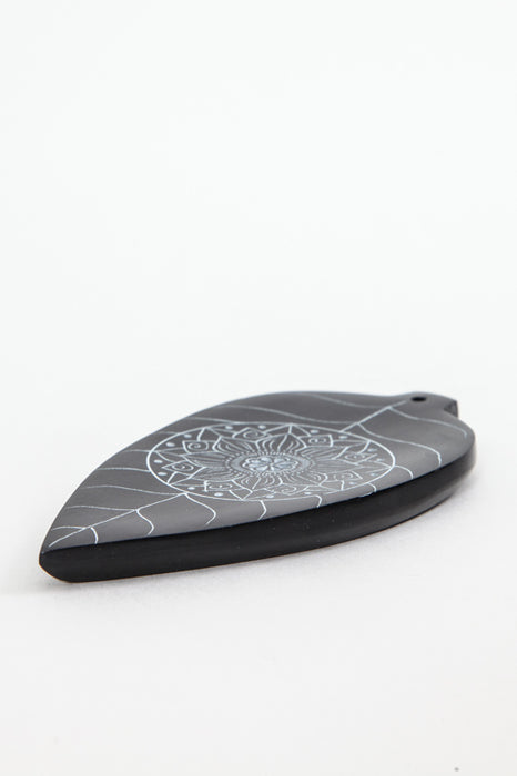Incense holder leaf with mandala 7.5 cm