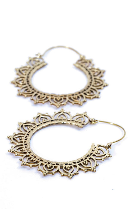 Earrings round decorated gold colored