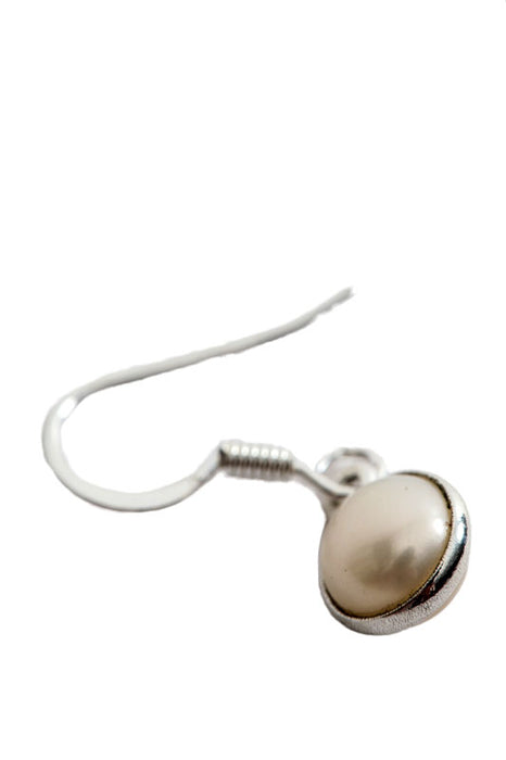 Silver earring pearl