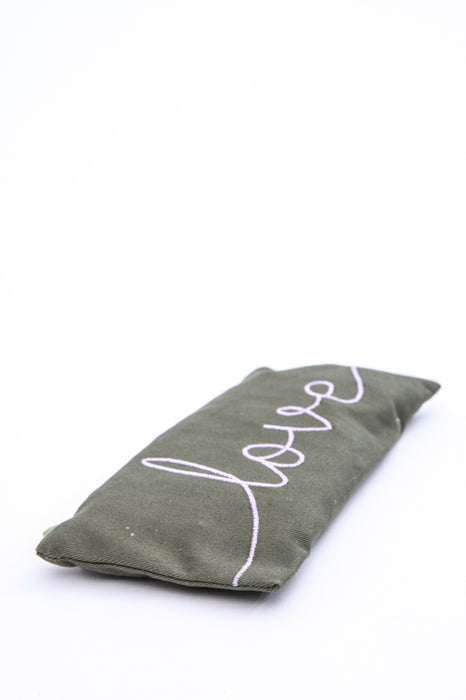 Augenkissen "love" khaki k 22 x 12 cm