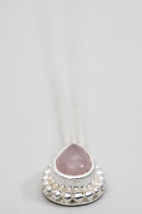 Collier en argent avec pendentif quartz rose