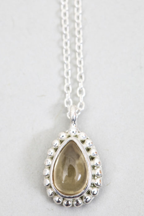 Collier en argent avec pendentif citrine