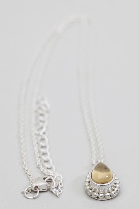 Collier en argent avec pendentif citrine