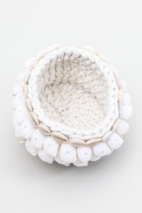 Macrame basket with shells