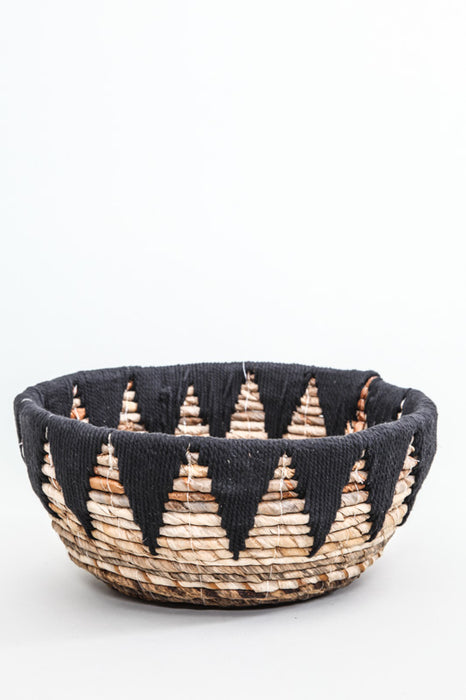 Banana leaf basket with macrame black