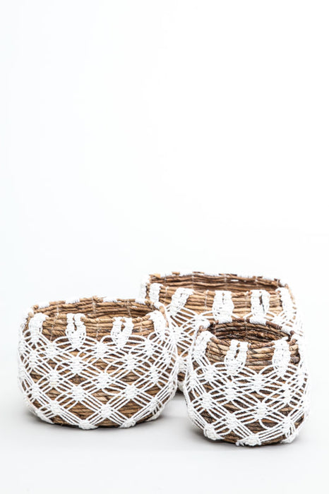 Banana leaf basket with macrame white