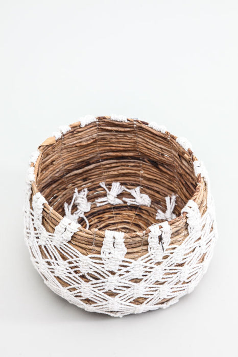 Banana leaf basket with macrame white