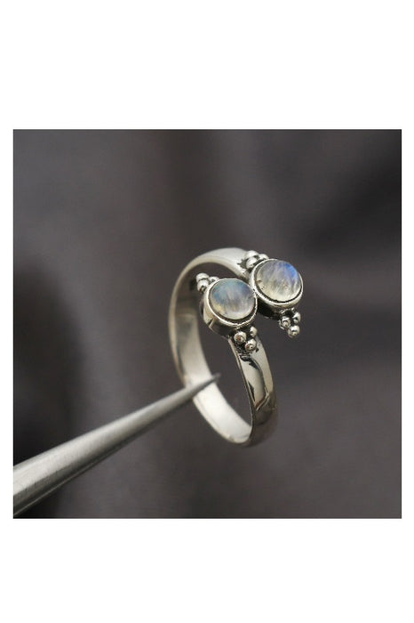 Silver ring rainbow moonstone