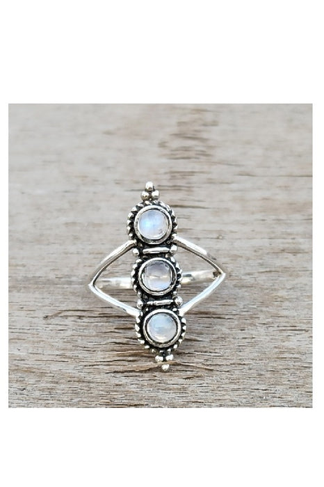 Silver ring rainbow moonstone