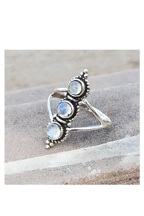 Silver ring rainbow moonstone