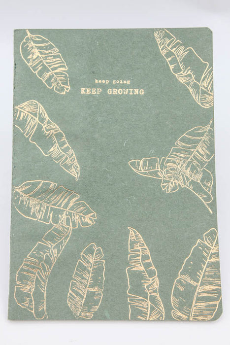 Carnet "KEEP GOING - KEEP GROWING" plumes décorées vertes 21 x 15 cm