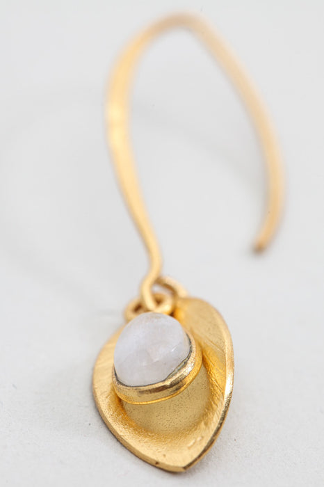 Earring brass gold plated moonstone