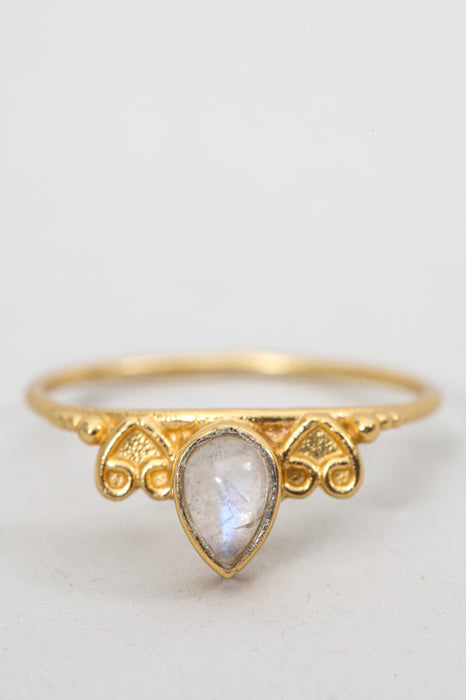 Ring brass gold plated rainbow moonstone