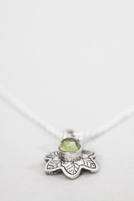 Silver necklace with peridot pendant