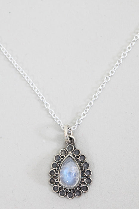 Silver necklace with rainbow moonstone pendant