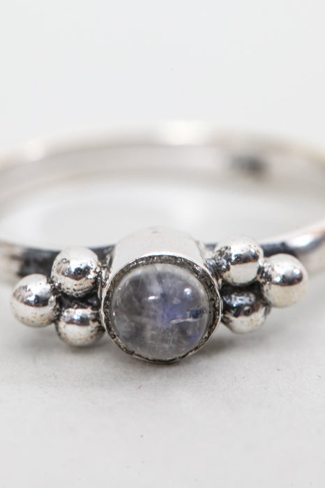 Silver ring rainbow moonstone