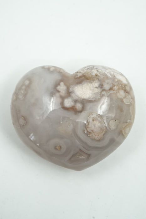 Pierre porte-bonheur en agate fleur de cœur
