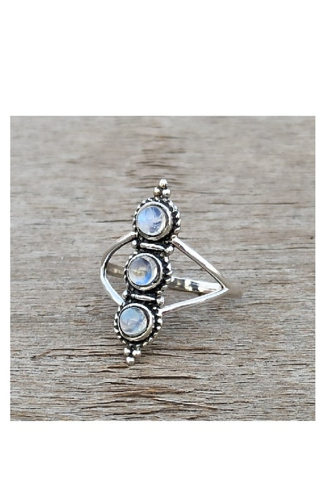 Silver ring rainbow moonstone