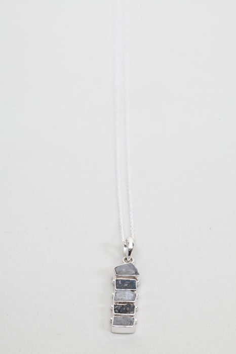 Silver necklace with pendant 5 stones moonstone/labradorite