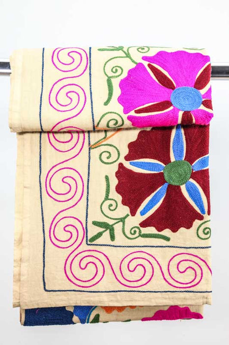 Blanket embroidered assorted 150 x 220 cm