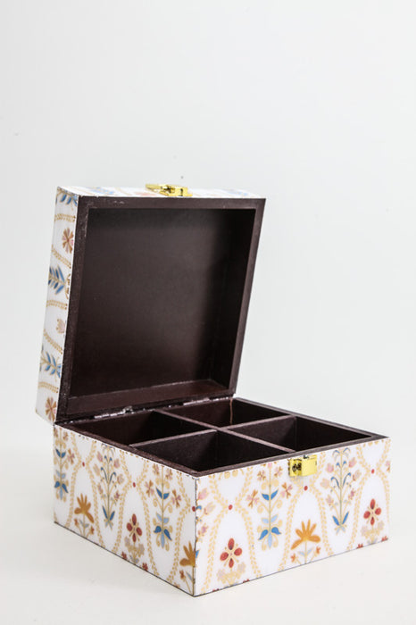 Jewelry box decorated 15 x 15 x .6 cm