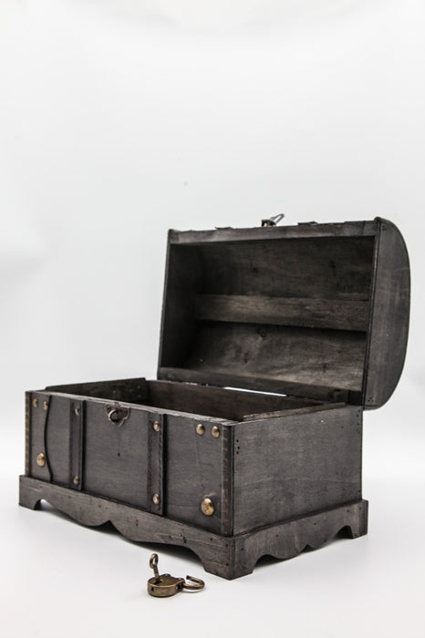 Wooden chest with lock 30 x 18 x 18 cm