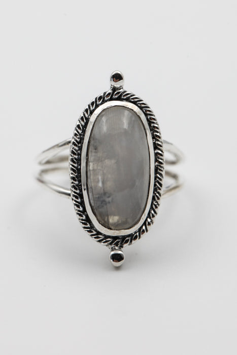 Silver ring moonstone