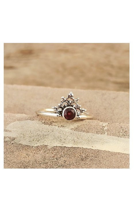 Silver ring garnet