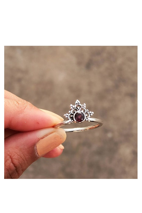 Silver ring garnet