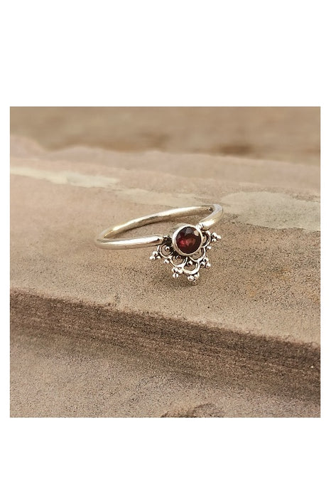 Silver ring garnet