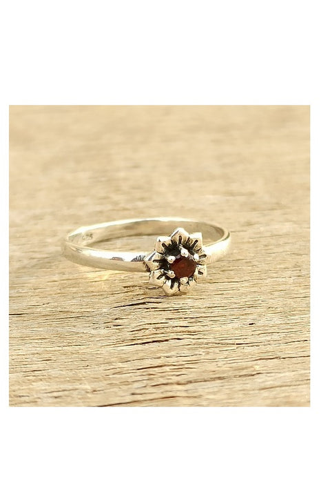 Silver ring garnet