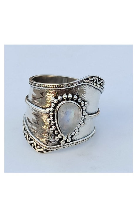 Silver ring rainbow moonstone