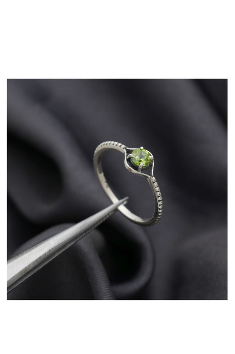 Silver ring Peridot