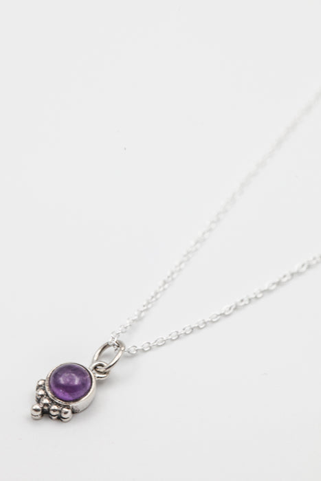 Silver necklace with amethyst pendant