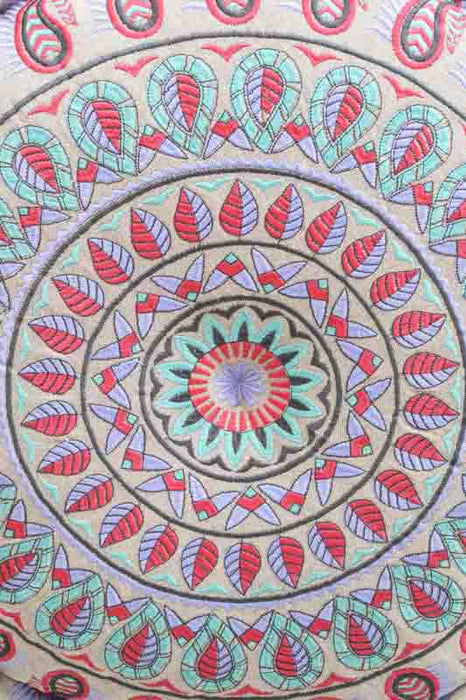 Pouf brodé bleu clair/rose 60x20 cm