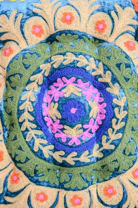 Coussin d'assise velours Gaddi brodé bleu/multicolore 40x40 cm