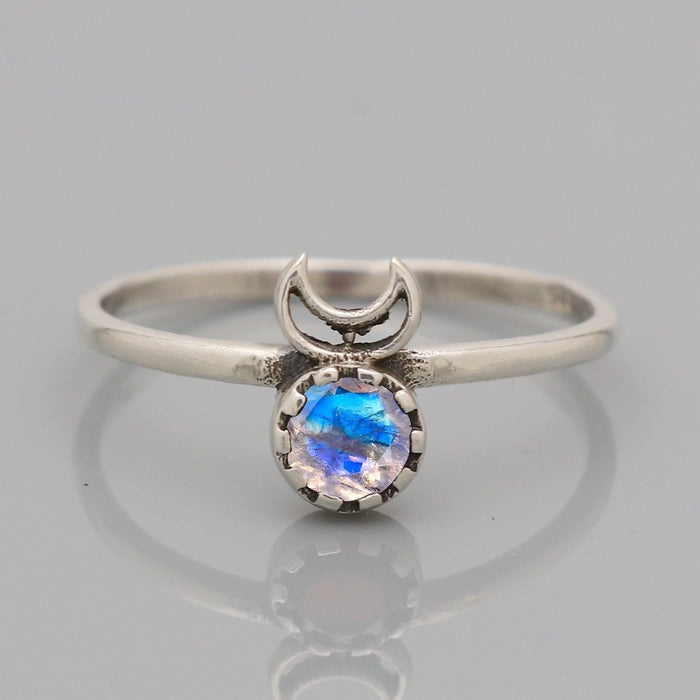 Silver ring rainbow moonstone
