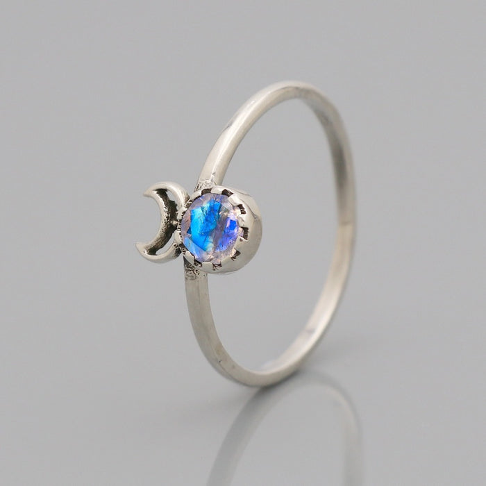 Silver ring rainbow moonstone