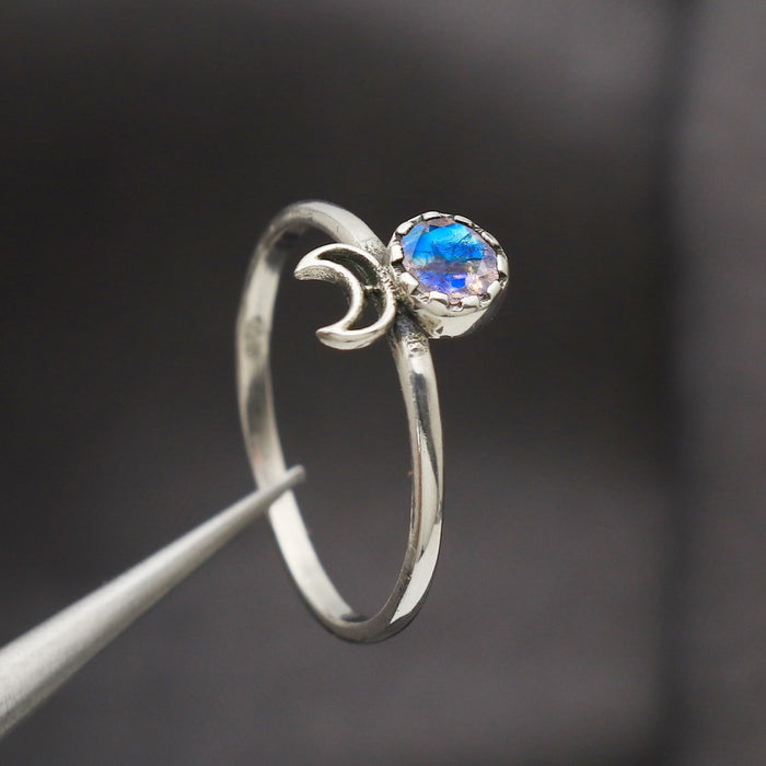 Silver ring rainbow moonstone
