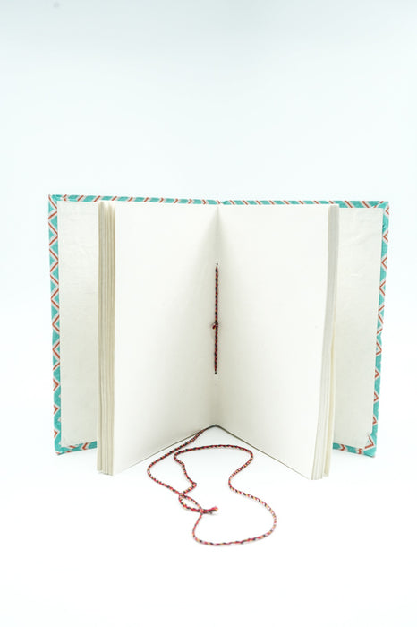 Notizbuch handgemacht gross Linien hellblau/rot/weiss