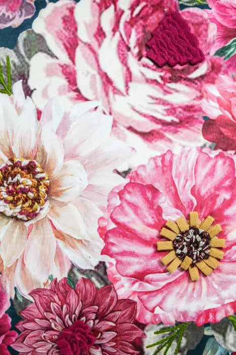 Coussin en velours à broderie florale, 45 x 45 cm