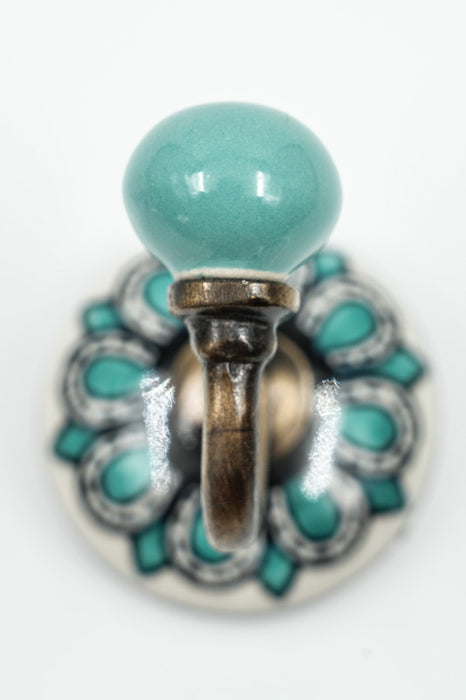 Patère ronde en céramique beige/turquoise/dorée