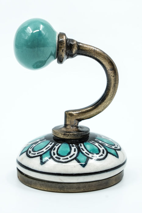 Patère ronde en céramique beige/turquoise/dorée