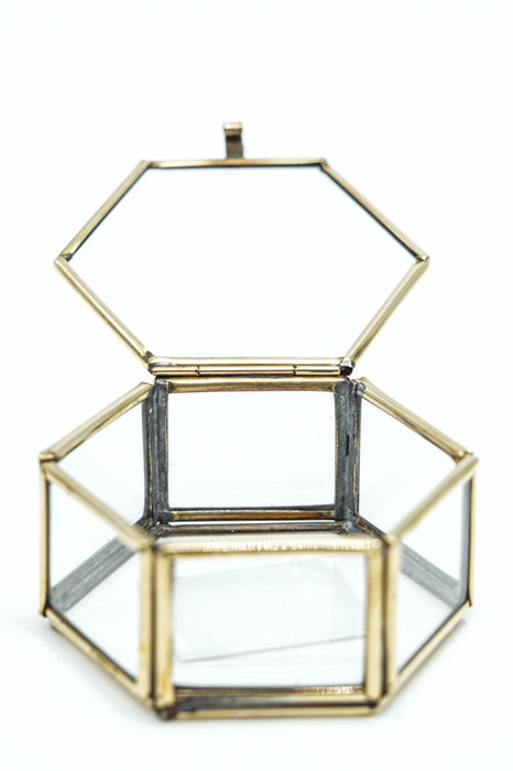 Boîte à bijoux hexagonale en laiton antique avec verre 3x7x6 cm